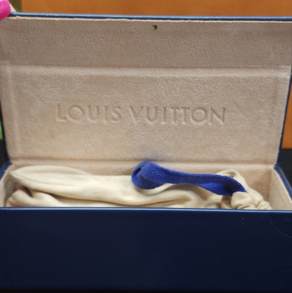Authentic Louis Vuitton Clockwise Sunglasses Z1020W W/ Dust Bag, Box And Bag - Picture 13 of 16